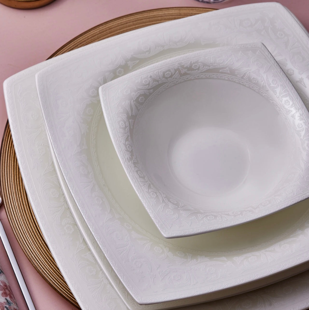 Roma Porcelaine Perle Fine Service de table 58 pièces pour 12 personnes. 153.09.01.1971